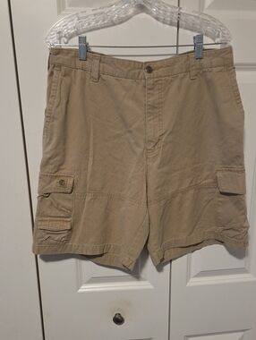 Izod Khaki Men’s Cargo Shorts Size 36